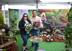 Jacqueline Azbill and Carlos Martinez of Quality Cuttings Team presenting the impacio impatiens of Westhoff. This variety is, according to Azbill, more tolerant to the sun.